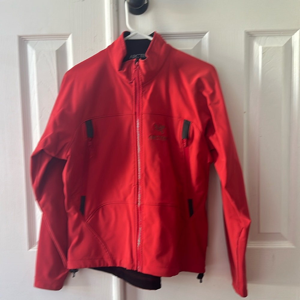 Arc’teryx soft shell jacket women’s size medium 8/10